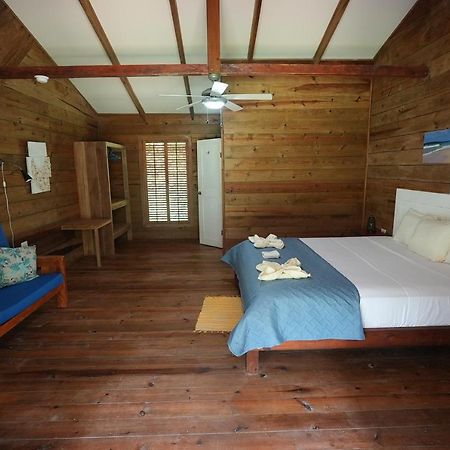 Tibroti - Bnb Bocas Town Bagian luar foto